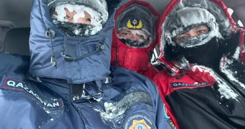 Как казахстанские спасатели вытаскивают сотни людей из метели растрогало пользователей соцсетей