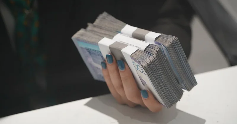 Казахстанка лишилась 1,5 млн тенге на инвестициях через WhatsApp