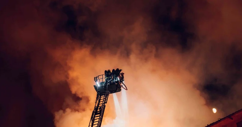 Пожар в Астане: погибли трое детей, женщина в больнице