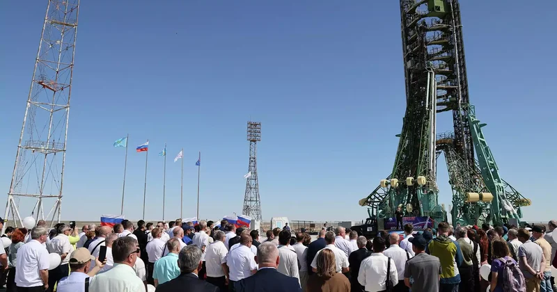 12 сәуір ғарышқа жол салған күн: Байқоңырда мерекелік митинг өтті