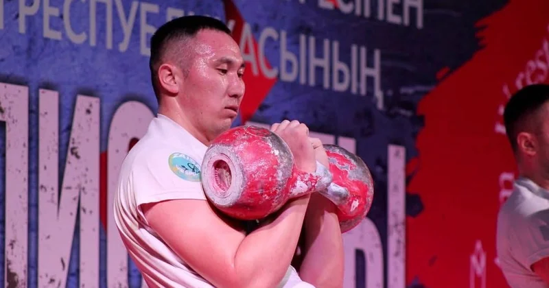Жүк көліктерін арқанмен сүйрейтін спортшы гір көтеруден әлемдік додаларда топ жарып жүр