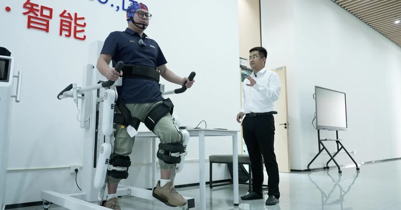 Инсульттен кейін алғашқы қадам: нейроинтерфейс науқастың жүруіне көмектесті