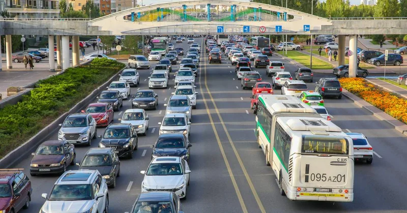 Неліктен автобустар Астананы кептелістен құтқара алмай отыр