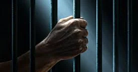 Шымкентте колледж басшысы түрмеде отырып 1,3 млрд теңге жымқырған
