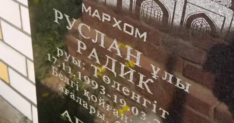 Россиянин показал могилу казаха, погибшего в войне с Украиной
