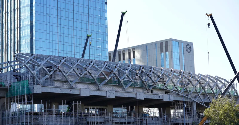 LRT бағыты Хан Шатыр арқылы ескі вокзалға дейін өтеді