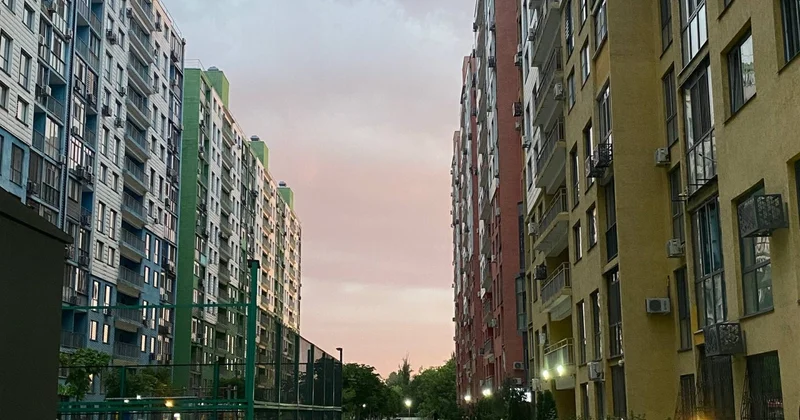 Коммунальный пинг понг в ЖК 12 месяцев : как тысячи человек в Алматы благ лишили