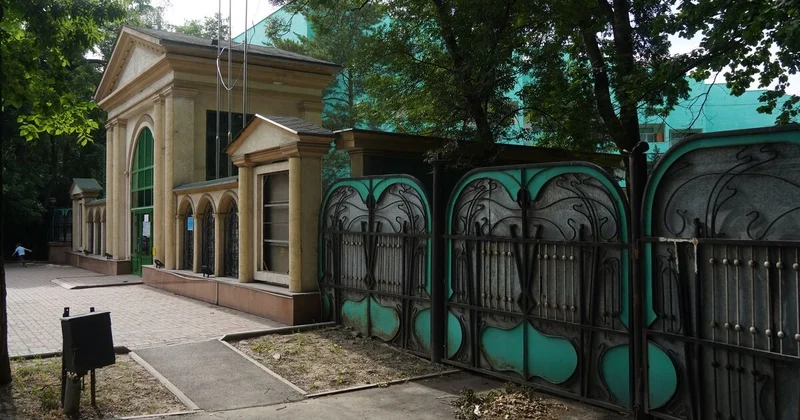Клиника трещит по швам