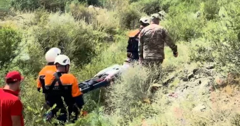 ЧП в горах Коксуского района: травмированного подростка спасли сотрудники МЧС (ВИДЕО)