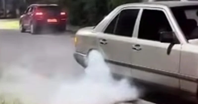 Видео үшін дөңгелек өртеген Шымкентте екі жүргізуші автокөлігінен айырылды