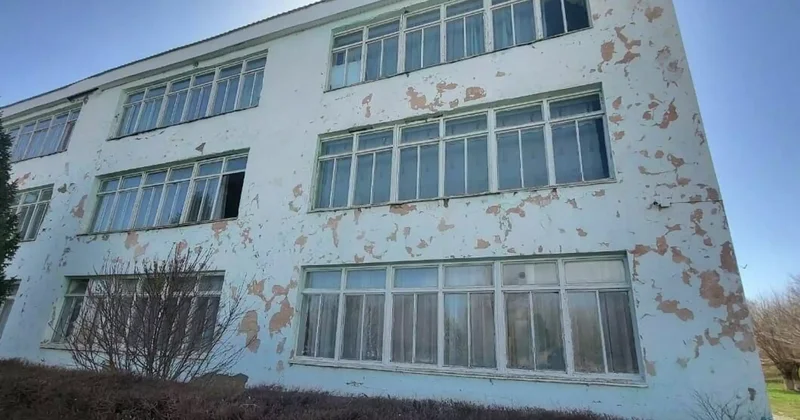 Терезелерін целлофанмен жаптық : Алматы облысында мектеп ғимараты апатты жағдайда тұр
