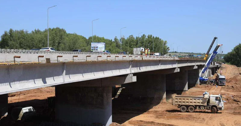 Мост в жилом массиве Кирпичный в Актобе планируют открыть в сентябре