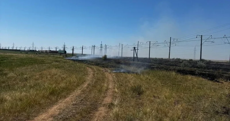 Возгорание сухой травы потушили в трёх районах Акмолинской области
