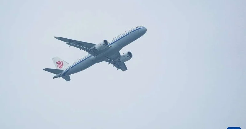 Китайский самолет C919 совершил первый международный полет