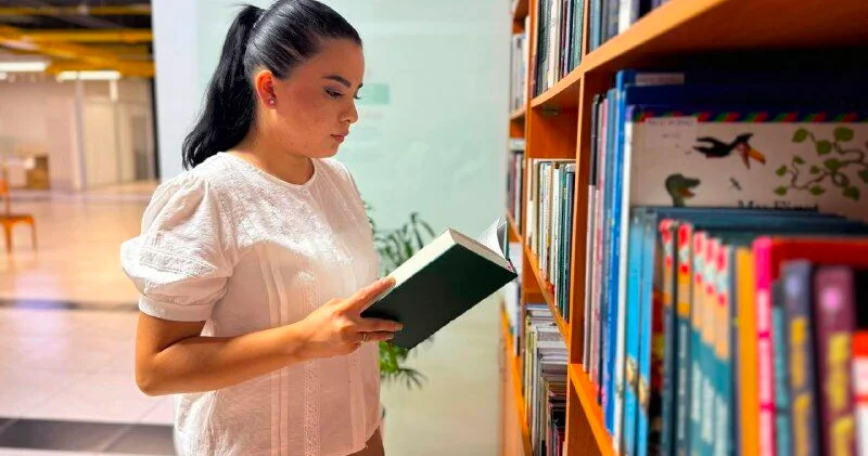Сначала в продуктовый, потом за новой книгой