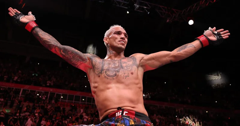 Оливейра досрочно победил Гамрота и обновил рекорды UFC