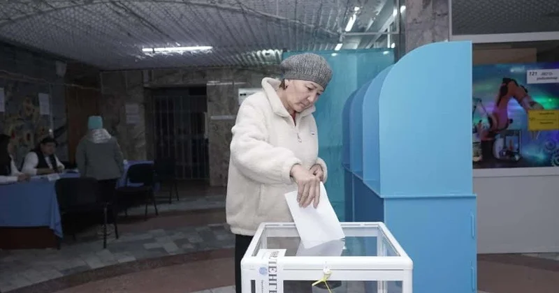 Семейдегі әкім сайлауы: тұрғындар учаскелерге белсенді келіп жатыр