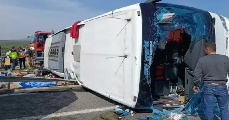 Түркияда туристік автобус эвакуатормен соқтығысты: 11 адам қаза тауып, 27 сі жарақат алды