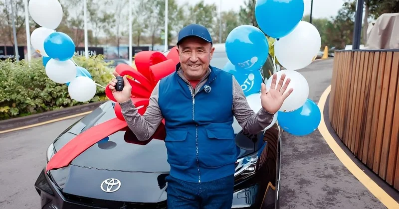 Поверю, когда возьму ключи в руки : житель Шымкента выиграл Toyota Camry за пять дней до дня рождения