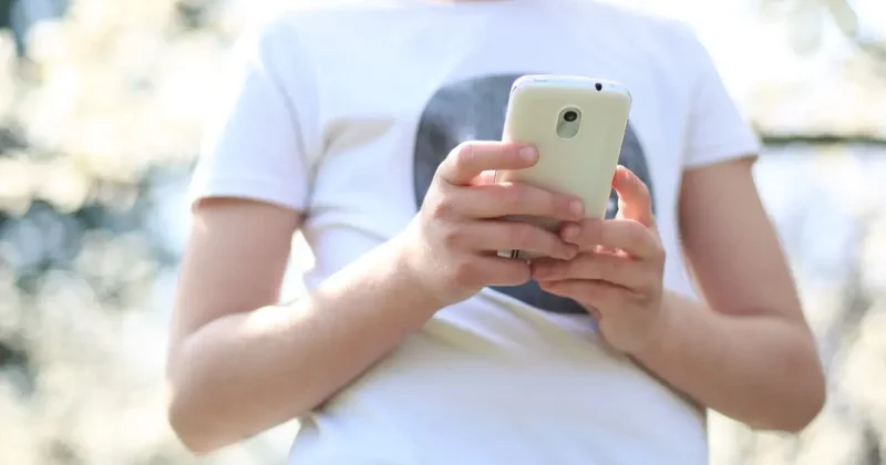 Депутат Аймагамбетов: Смартфон в руках детей может быть опаснее спичек