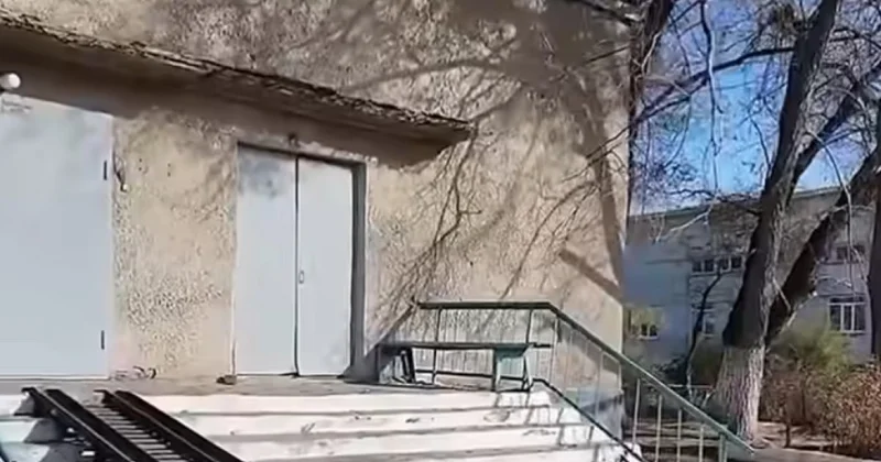 Казахстанцев встревожило состояние здания морга в Жезказгане