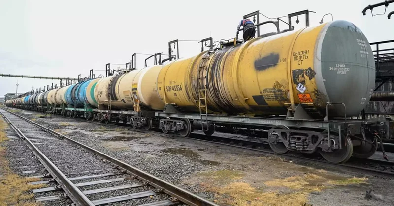 Министрлік мұнай өнімдерін ел аумағынан шығаруға алты айға тыйым салды