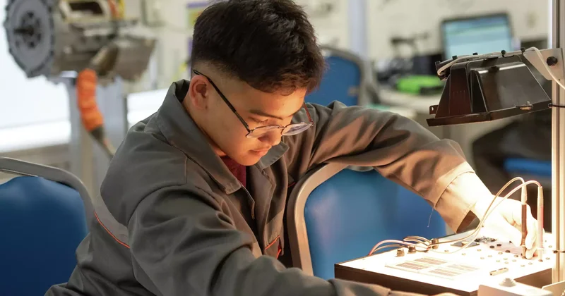 Путин кәсіби техникалық мамандарды Қазақстанмен бірлесіп даярлауды ұсынды