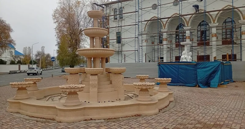 Үш кербез Құрманғазы атындағы Мәдениет үйі алдына қайтарылды