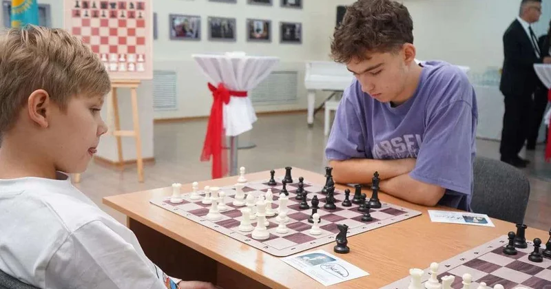 В Астане дан старт работе международных шахматных клубов Сергея Карякина