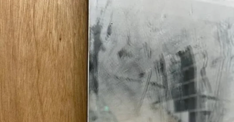 40 летнюю пыль вытерли с арт объекта современного искусства