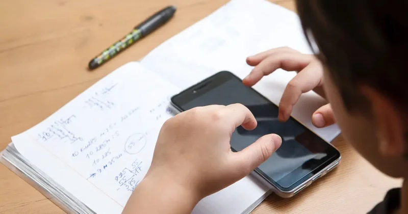 Запрет на использование телефонов на уроках не включат в Цифровой кодекс Казахстана