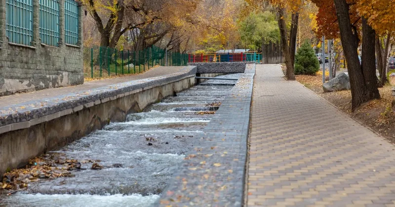 Пешеходную тропу вдоль реки Есентай планируют продлить до Медеу в Алматы