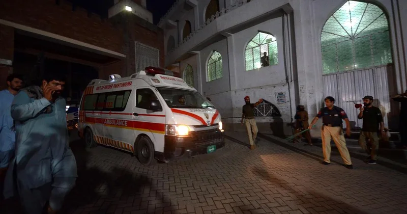 Взрыв в Пакистане с 12 погибшими: талибы взяли ответственность за теракт
