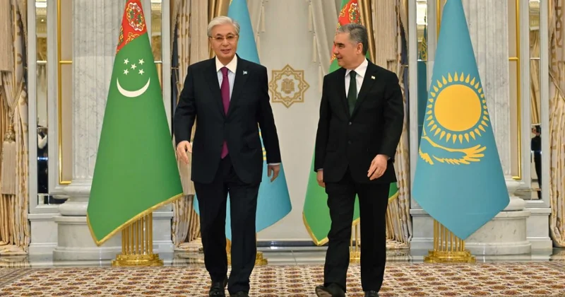 Токаев прибыл в Ашхабад для участия в Международном форуме