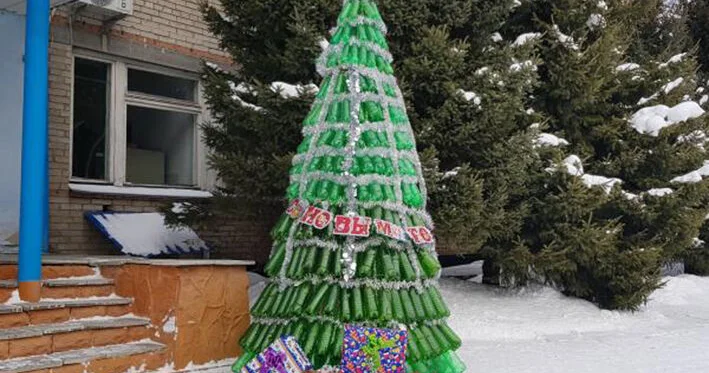 В лесу она росла