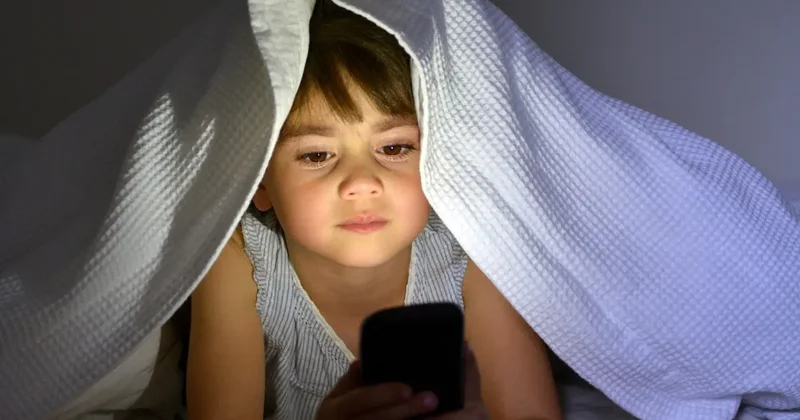 В Казахстане дети не смогут заводить аккаунты в соцсетях: попадут ли под возможный запрет WhatsApp и Telegram