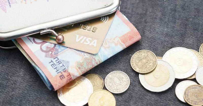 Казахстанцы поставили новый рекорд по оплате безналом за границей