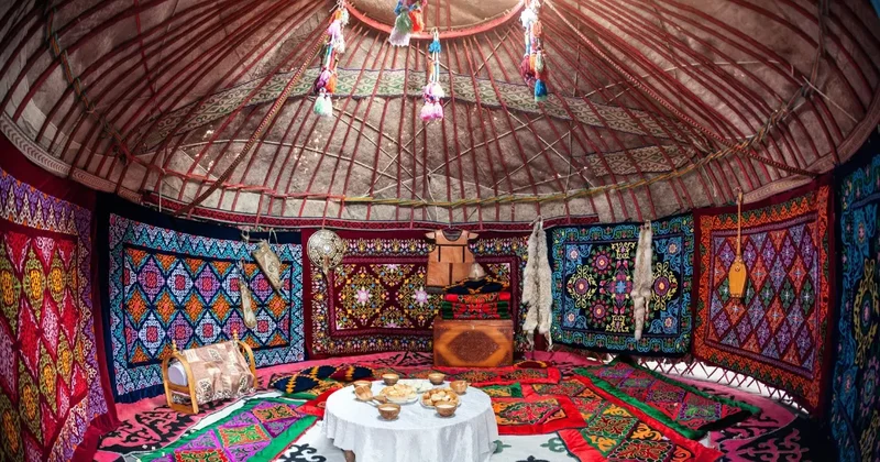 ЮНЕСКО киіз үй жасау және қолдану дәстүрін кеңейтілген аталым ретінде мақұлдады