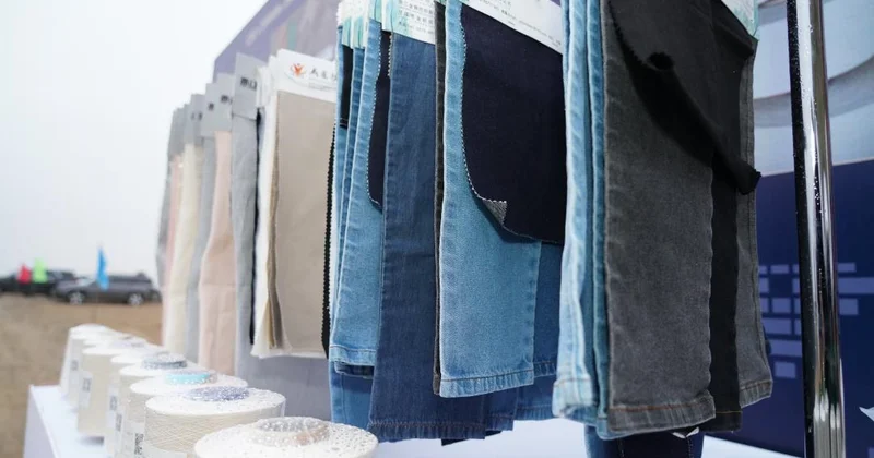 В Туркестане заложили капсулу будущего завода по выпуску джинсовой ткани