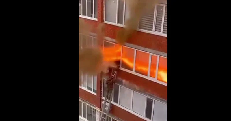 Пожарный чудом спасся после мощного взрыва газового баллона