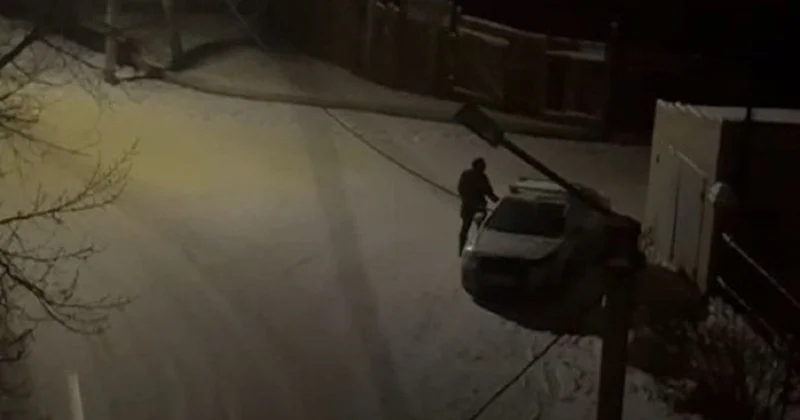 Подозрительные действия мужчины возле машины сняли на видео в Семее