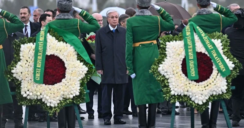 Токаев возложил венок к Монументу Нейтралитета