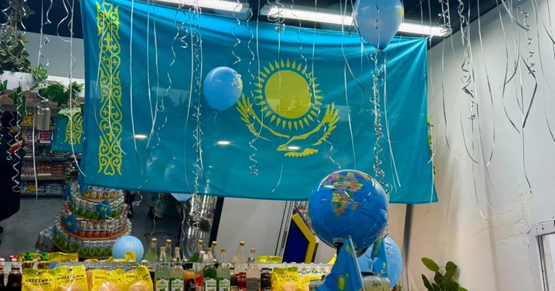 Көк тумен көмкерілген дүкен: Кәсіпкердің ерекше бастамасы ел тұрғындарын қуантты