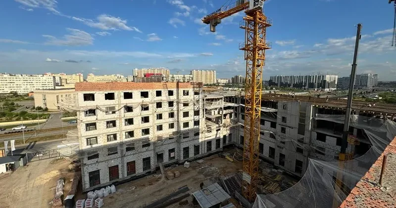 Неліктен бизнес жатақхана салуды таңдайды: мемлекеттік тапсырыс механизмі не береді