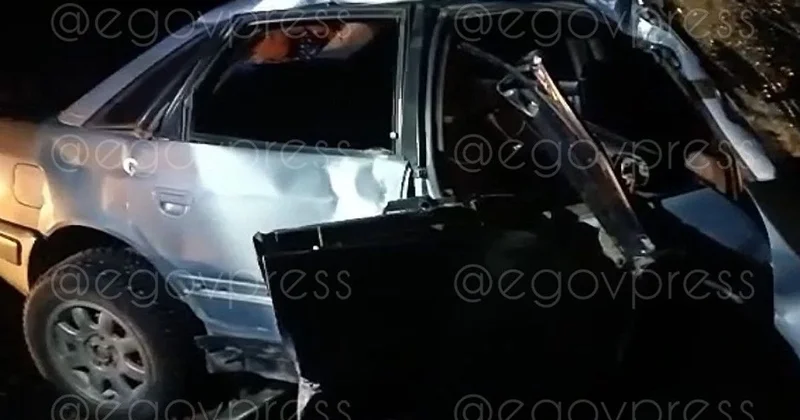 Легковое авто внезапно выехало на ж/д пути и столкнулось с поездом в Карагандинской области