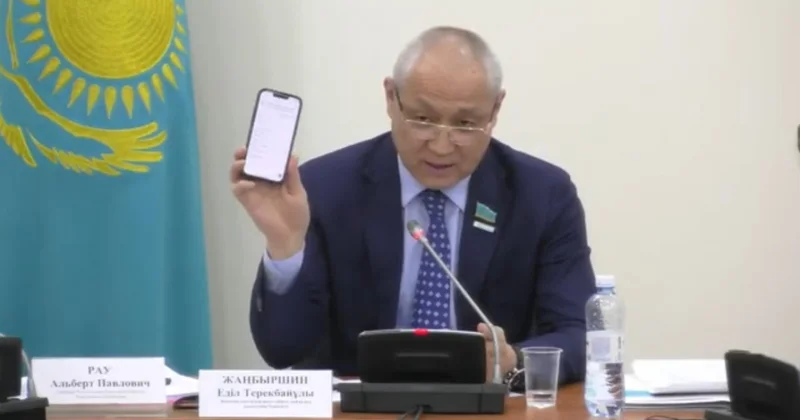 Депутат Еділ Жаңбыршин жиналыс үстінде ChatGPT мен ақылдасып, әріптестерін таңғалдырды