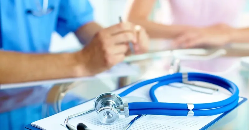 Отказывают в помощи и не выдают лекарства: казахстанцы продолжают жаловаться в ФСМС