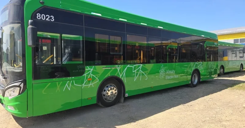 Без воды и санузлов: в Алматы назревает скандал среди водителей автобусов