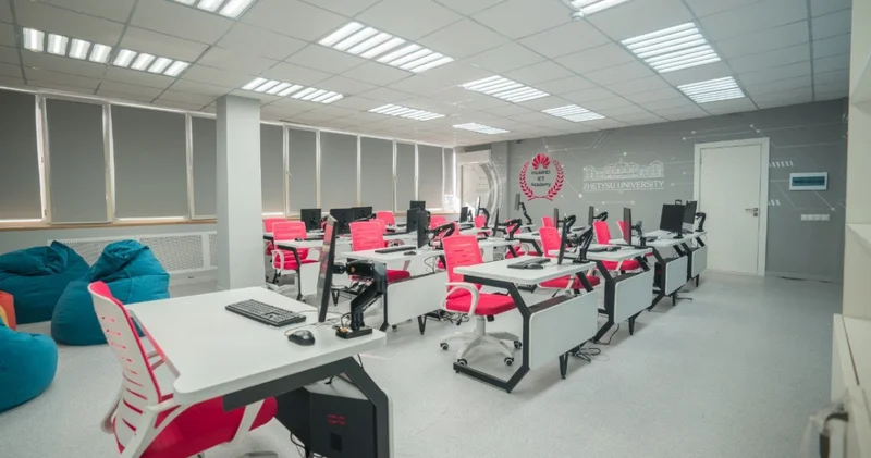 Жетісу университетінде 6 800 ден астам студент жасанды интеллект бағытында білім алуда