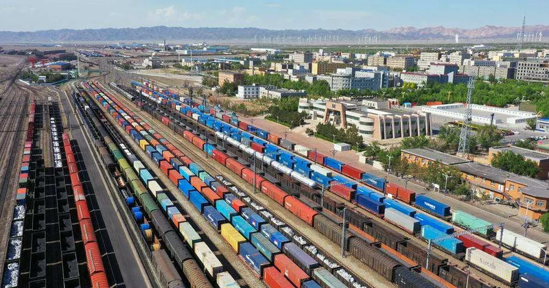 Более 8 тысяч грузовых поездов в Европу прошло через Алашанькоу в 2025 году